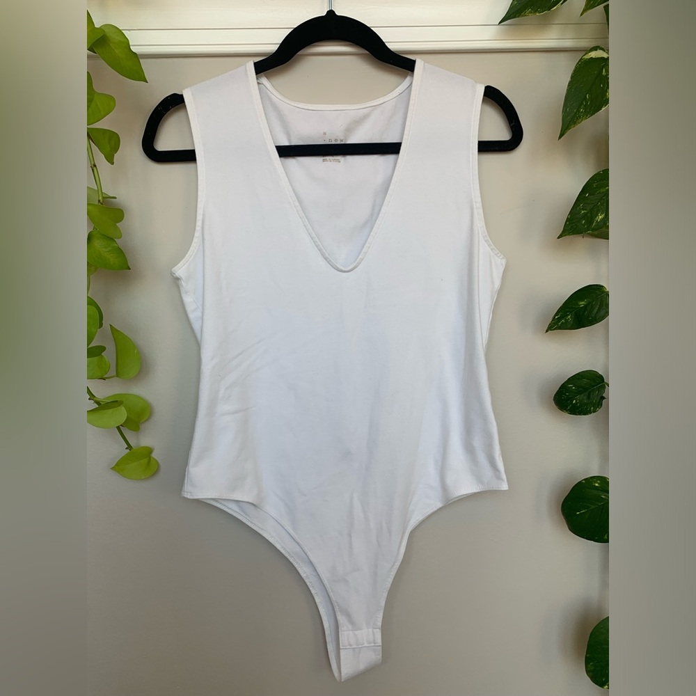 A New Day V-Neck Bodysuit White Size Medium